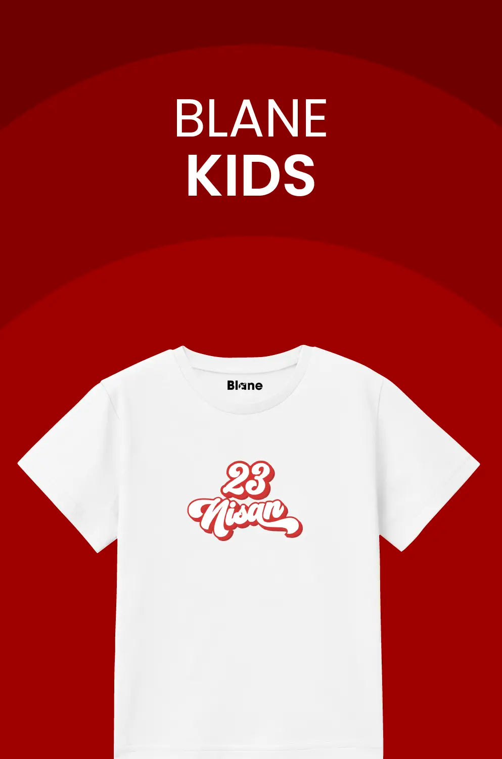 Beyaz '23 Nisan' yazılı çocuk tişörtü, 'BLANE KIDS' koleksiyonuna yönlendiren link içeren kırmızı arka planlı görsel.