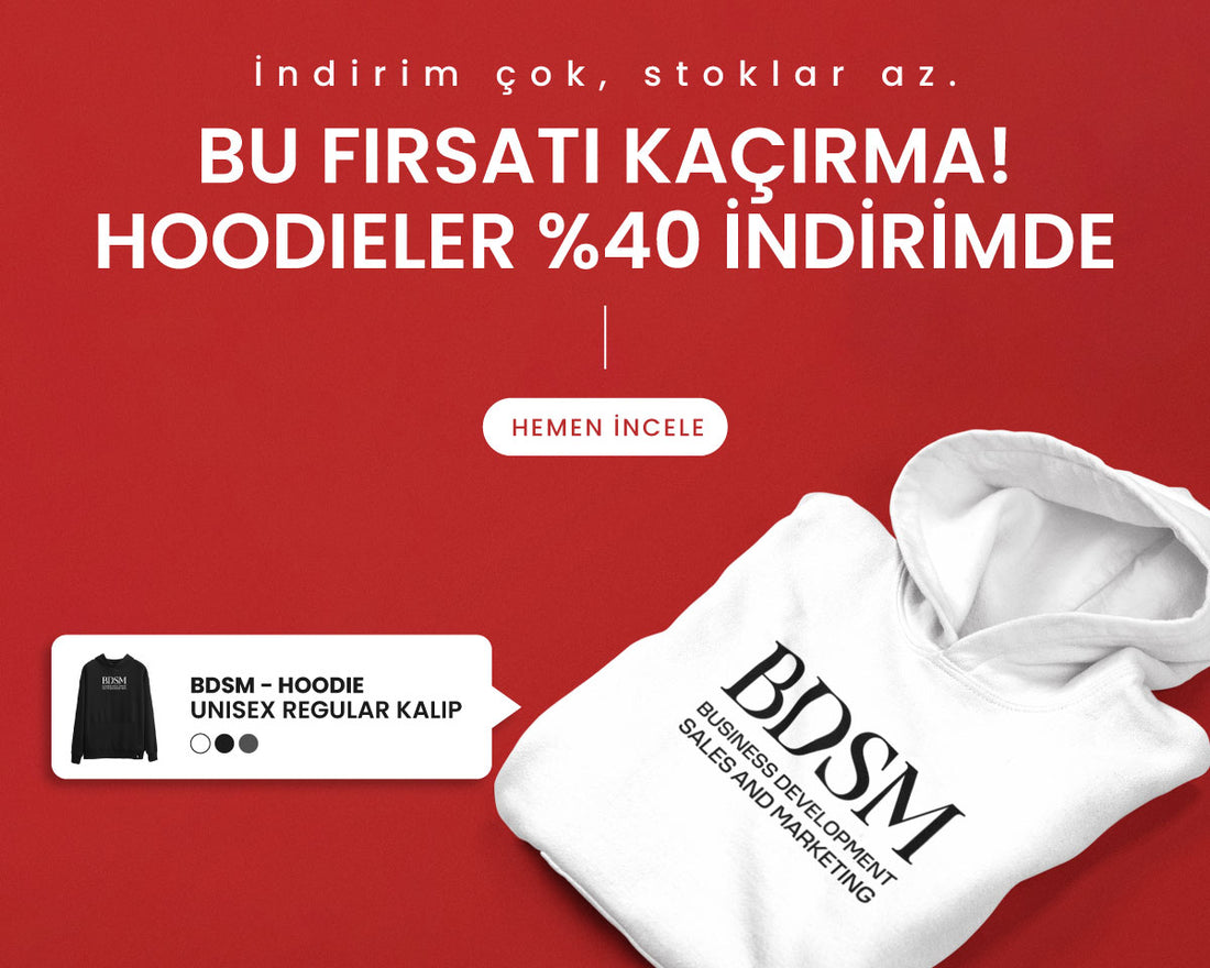 Blane Store'un beyaz 'BDSM – Business Development, Sales and Marketing' yazılı hoodie kıyafeti ve %40 indirim teklifi 