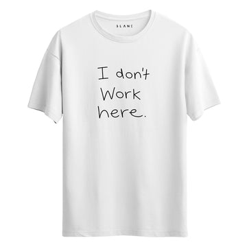 I Don't Work Here - Regular T-Shirt