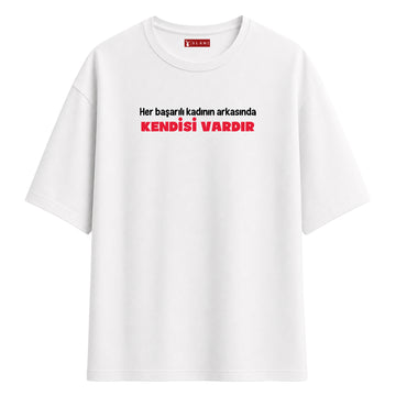 Her Başarılı Kadının Arkasında Kendisi Vardır - Oversize T-Shirt