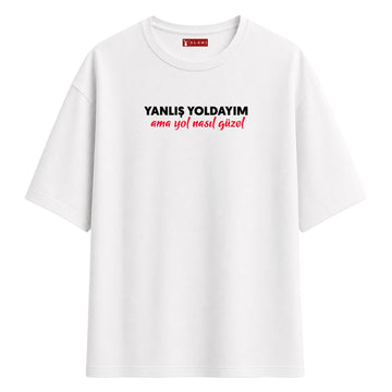 Yanlış Yoldayım Ama Yol Nasıl Güzel - Oversize T-Shirt